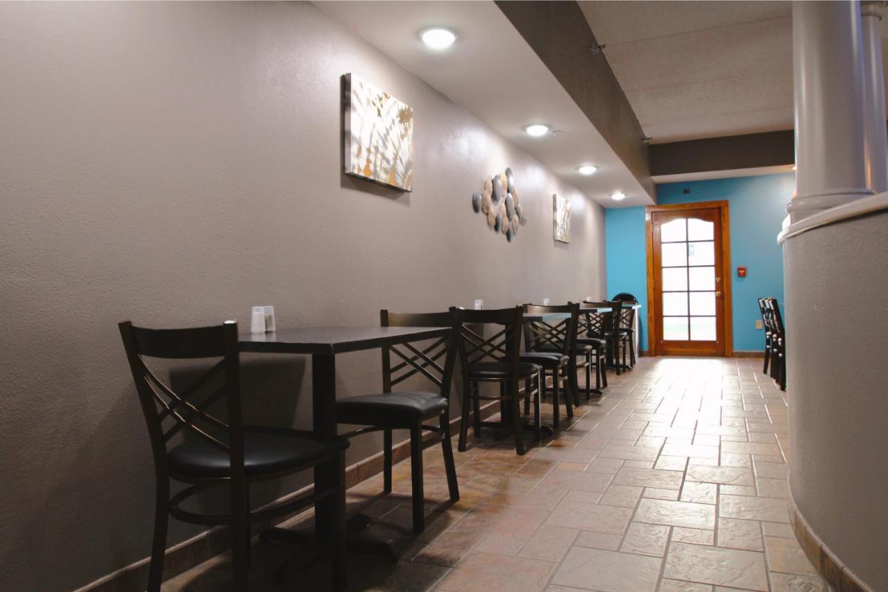 Hotel Baymont By Wyndham - Purdue 2*
