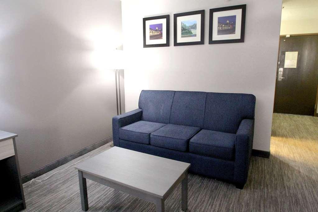Hotel Baymont By Wyndham - Purdue 2*